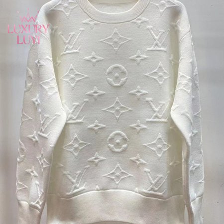 Embossed Pattern Round Neck Long Sleeves