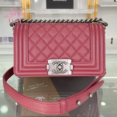 Chanel Boy Flap Quilted Diamond New Medium Red