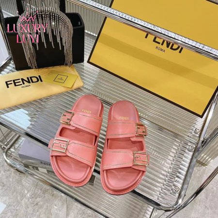 Fendi Feel Pink Leather Sandals