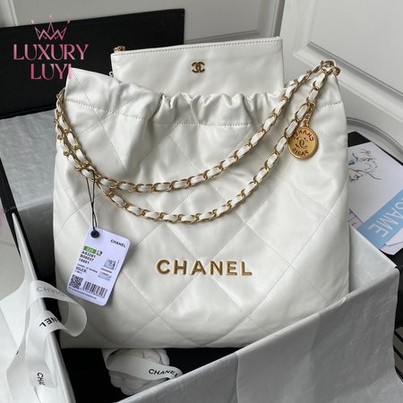 Chanel 22 Handbag