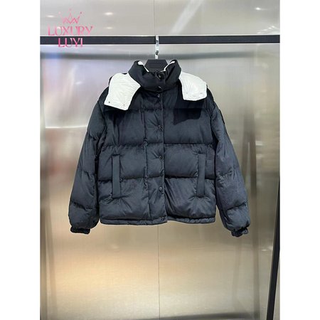 Moncler Autumn And Winter Hooded Down Jacket