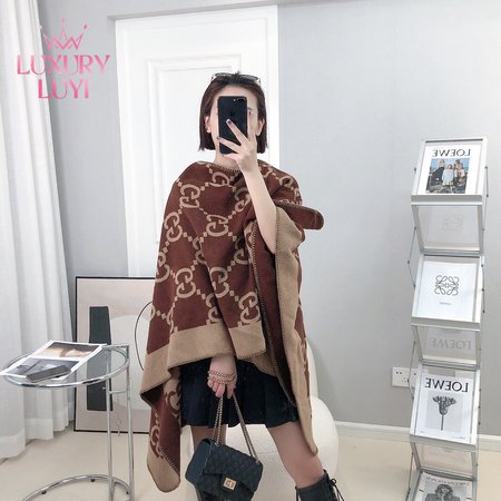 Gucci GG Wool Shawl Scarf